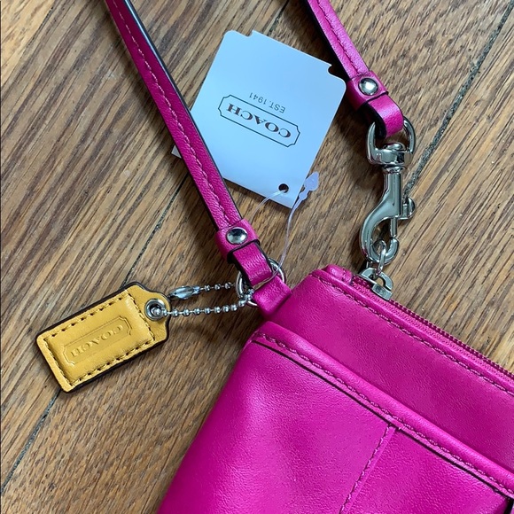 NWT Bright Magenta Coach Wristlet - Picture 2 of 7